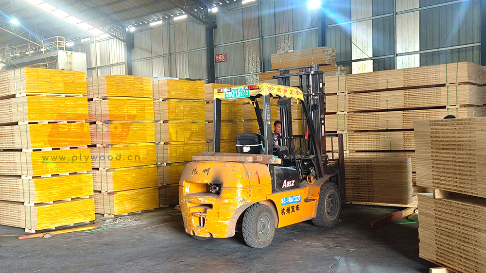 Scaffolding Walk Boards, scaffold boards, OSHA planks, walk boards, scaffolding planks, platform boards, construction walkways, wooden scaffolding boards