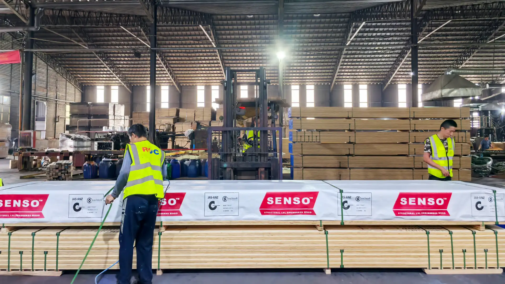 LVL size and weight chart showing SENSO beam dimensions, density range, kg per metre and six metre member mass